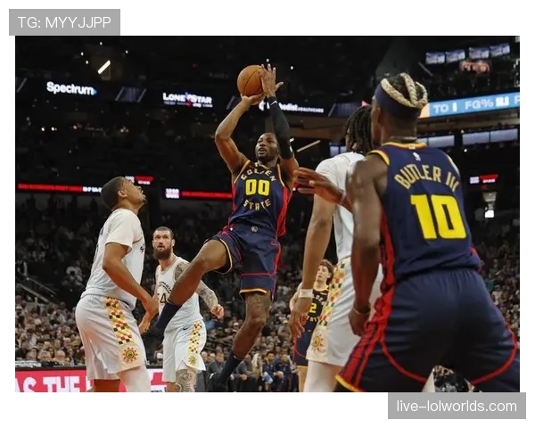 勇士队库明加因膝盖酸痛对阵马刺中途伤退