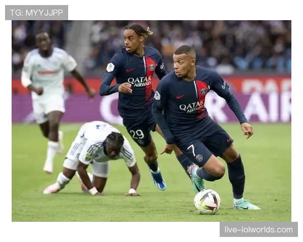 巴黎圣日耳曼找回进攻节奏，多点开花主场大胜重回胜利轨道。