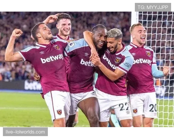 狼队球迷延迟入场抗议球队表现，俱乐部低迷赛季引不满