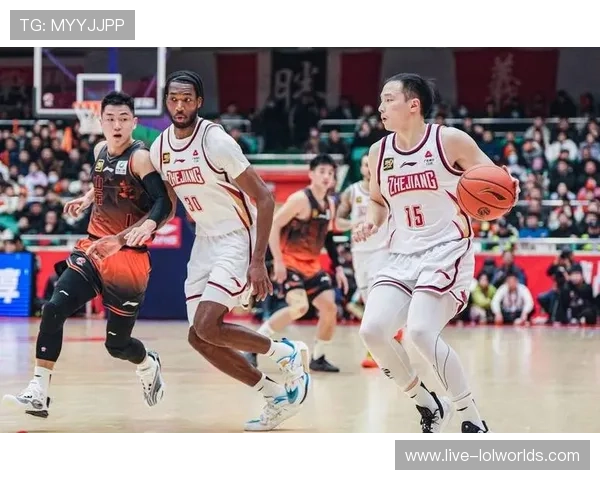 广东男篮客场险胜辽宁，豪取九连胜稳固榜首