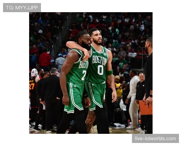 消息:杰伦·布朗因抱怨判罚吃T,凯尔特人暂停后改打“一盯四联” 消息:杰伦·布朗因抱怨判罚吃T,凯尔特人暂停后改打“一盯四联”