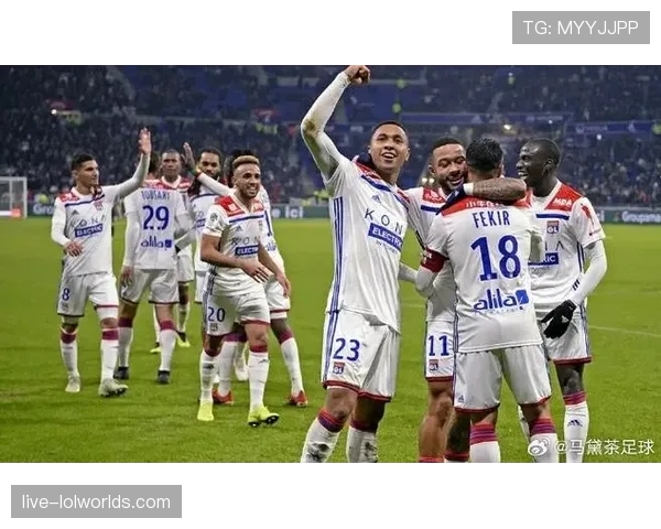 里昂官方确认,三名主力球员因流感症状缺席赛前合练 里昂官方确认,三名主力球员因流感症状缺席赛前合练